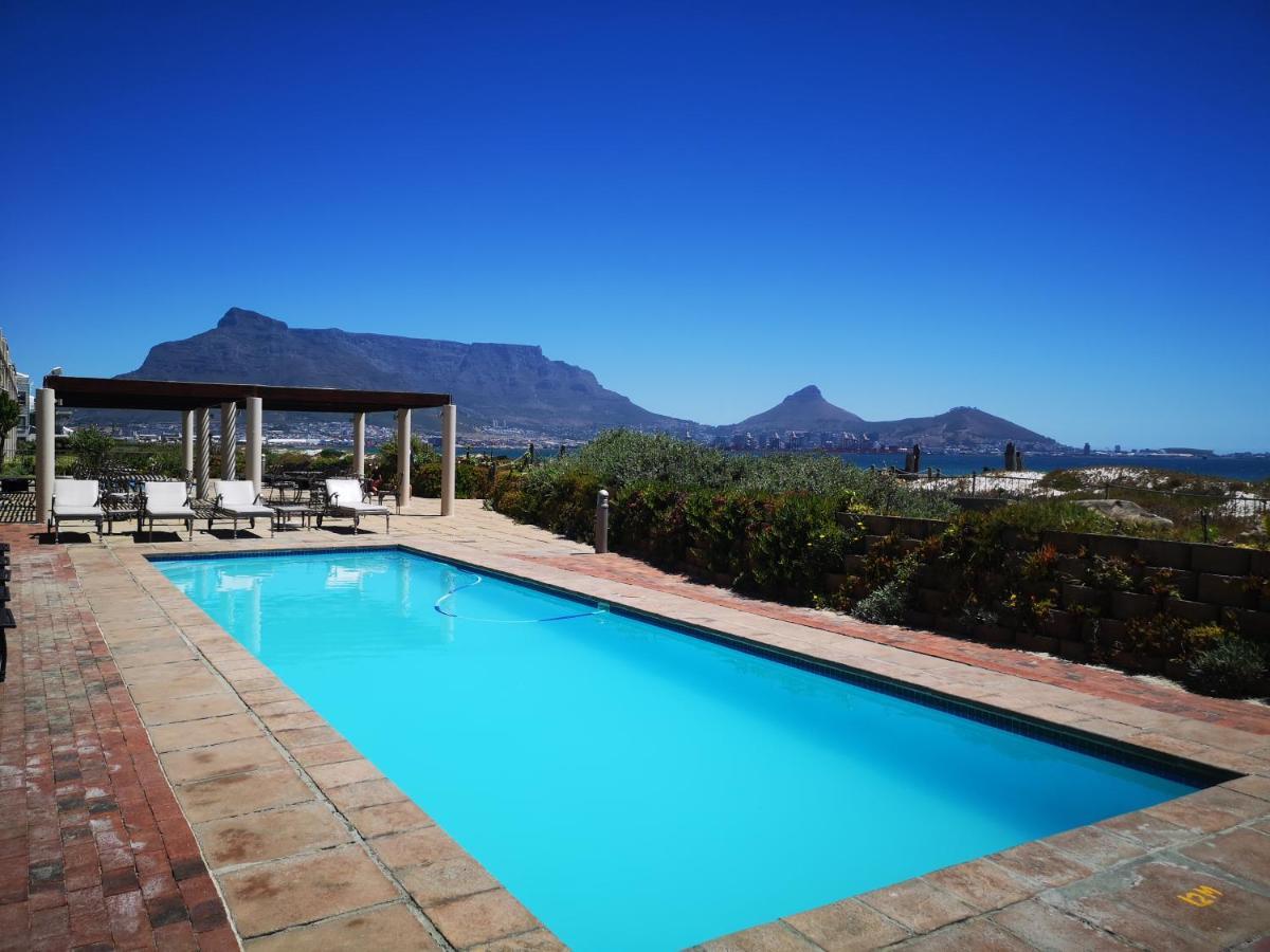 Family Beachfront Leisure Bay