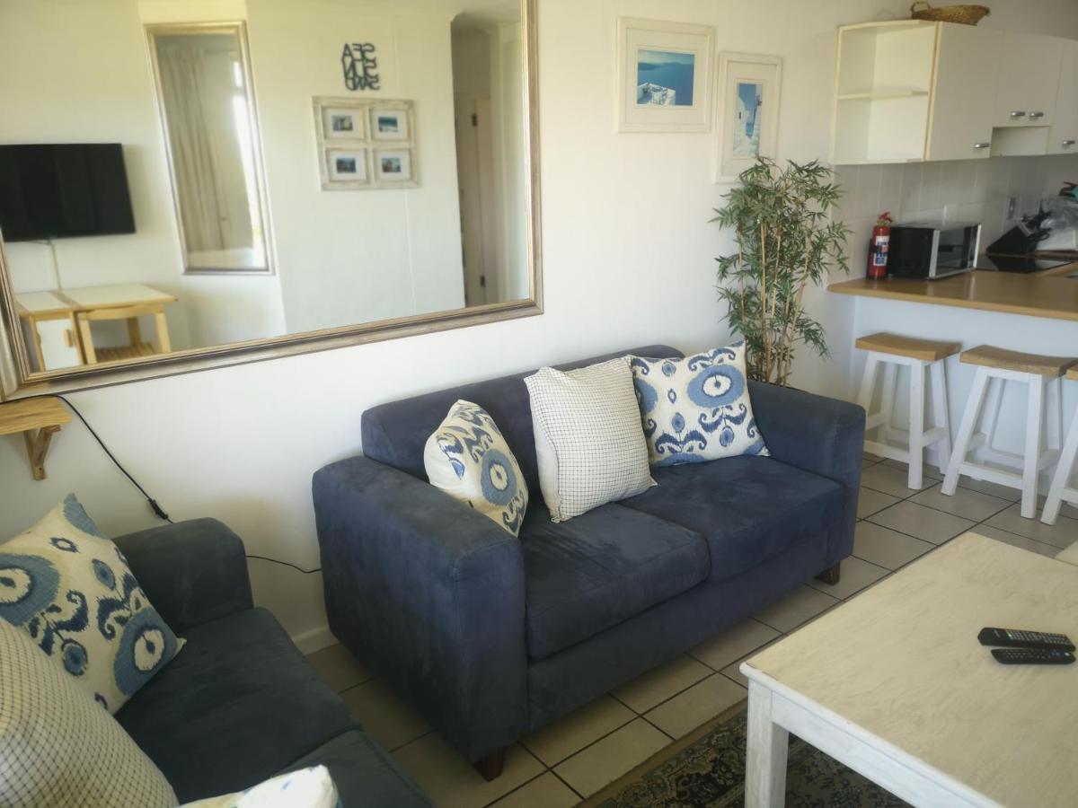 Family Beachfront Leisure Bay