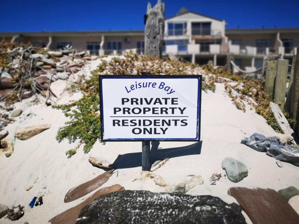 Family Beachfront Leisure Bay